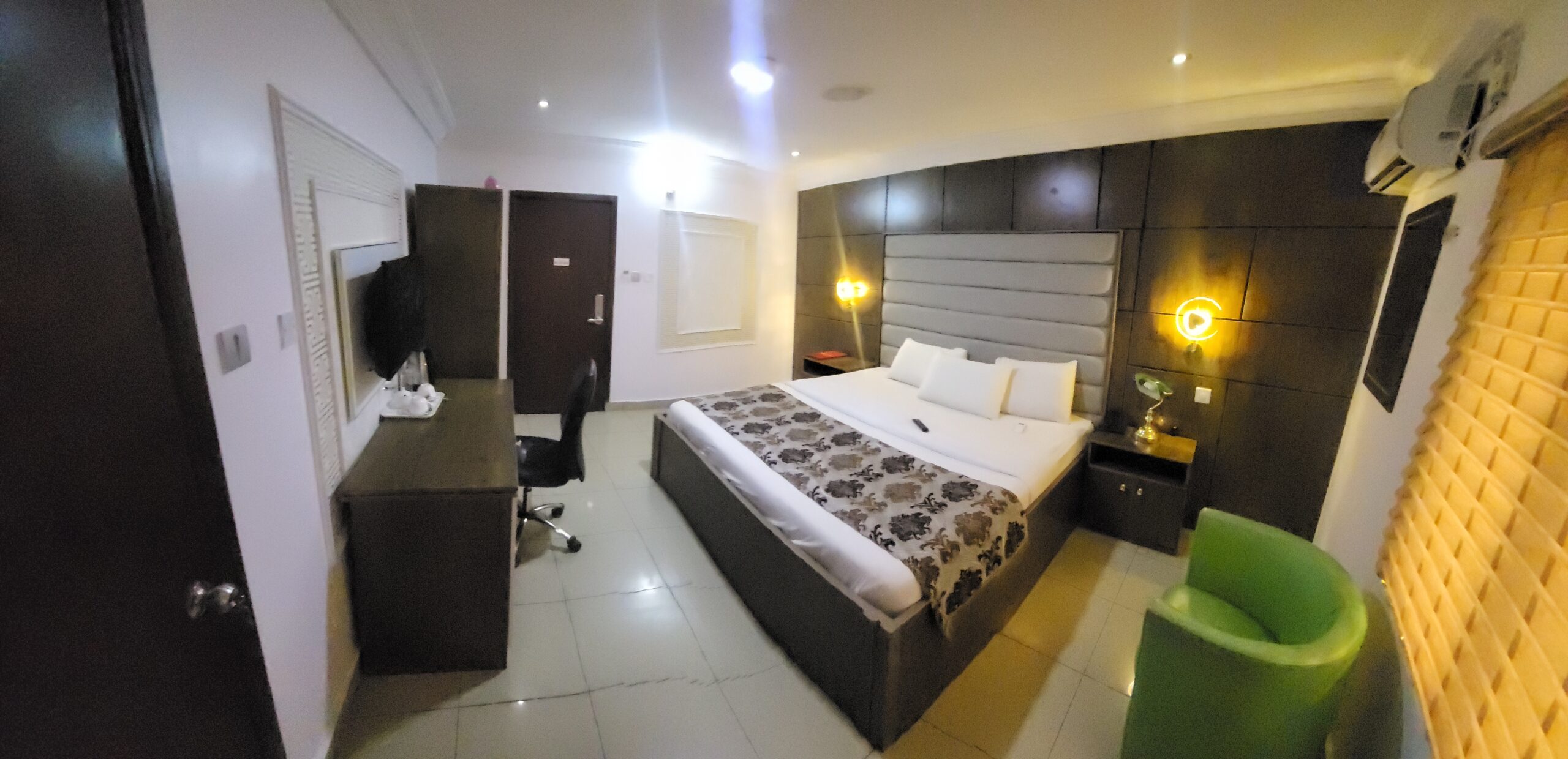 /web/uploads/116/Jeromes Garden and suites/room-photos/Double Deluxe room/double-delux-pro.jpg1.jpg
